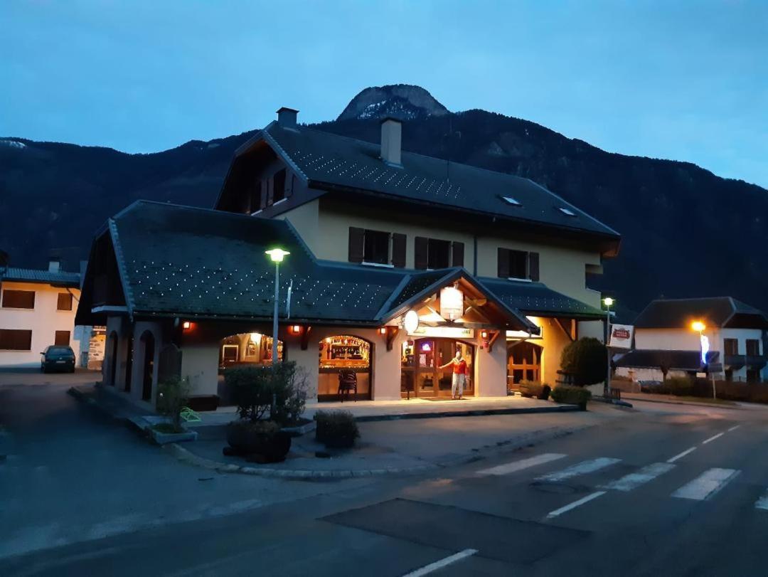Le Grand Chatelard Hotel Bar Restaurant Sainte-Marie-de-Cuines 외부 사진